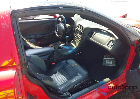 1998 Chevrolet Corvette z USA, uszkodzony, nr VIN 1G1YY22G8W5124409